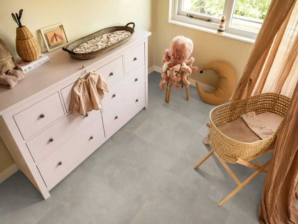 Ruimte met de pvcvloer Ambiant Ceramo Dryback beige (sfeerbeeld 2)
