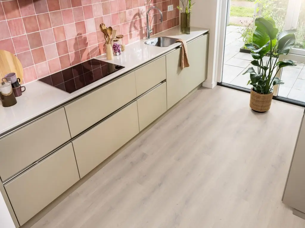 Ruimte met de laminaatvloer Ambiant Elite Beige eiken
