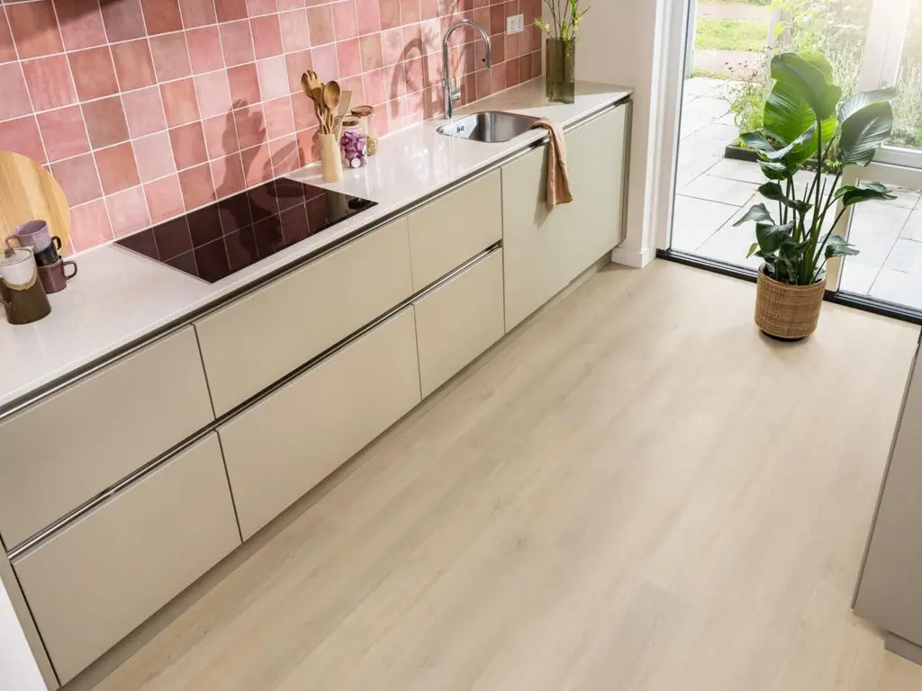 Ruimte met de pvcvloer Ambiant Espero Dryback beige (sfeerbeeld 3)