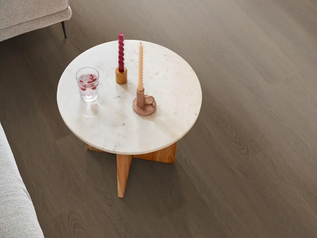 Ruimte met de pvcvloer Ambiant Estino Click SRC brown