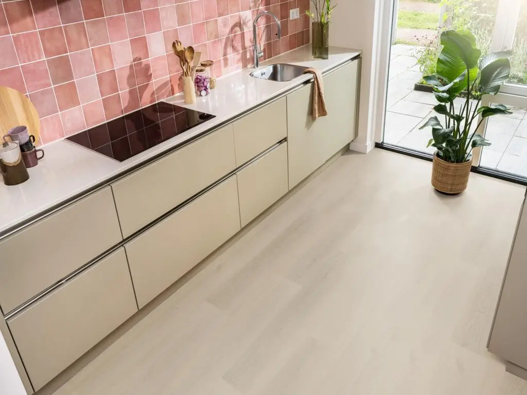 Ruimte met de pvcvloer Ambiant Navaro Dryback beige (sfeerbeeld 3)