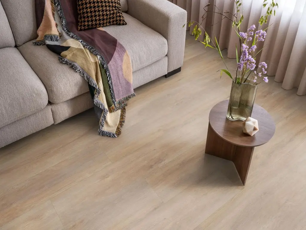 Ruimte met de laminaatvloer Ambiant Prestige Oak Warm eiken (sfeerbeeld 2)
