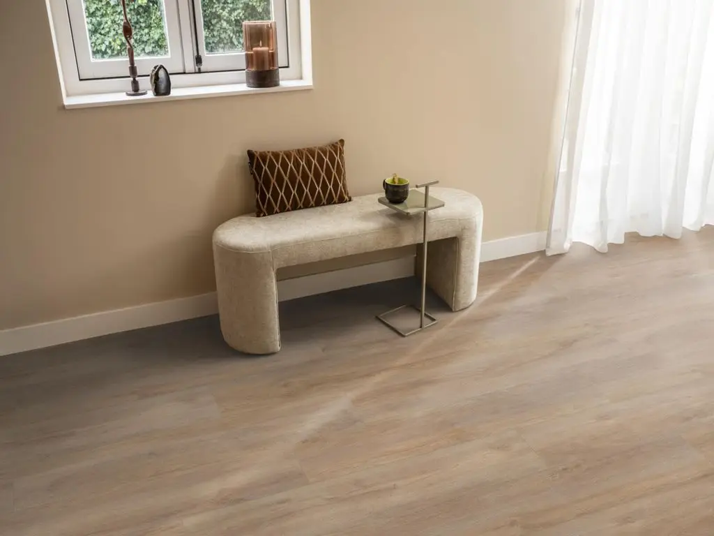 Ruimte met de laminaatvloer Ambiant Prestige Oak Warm eiken (sfeerbeeld 5)