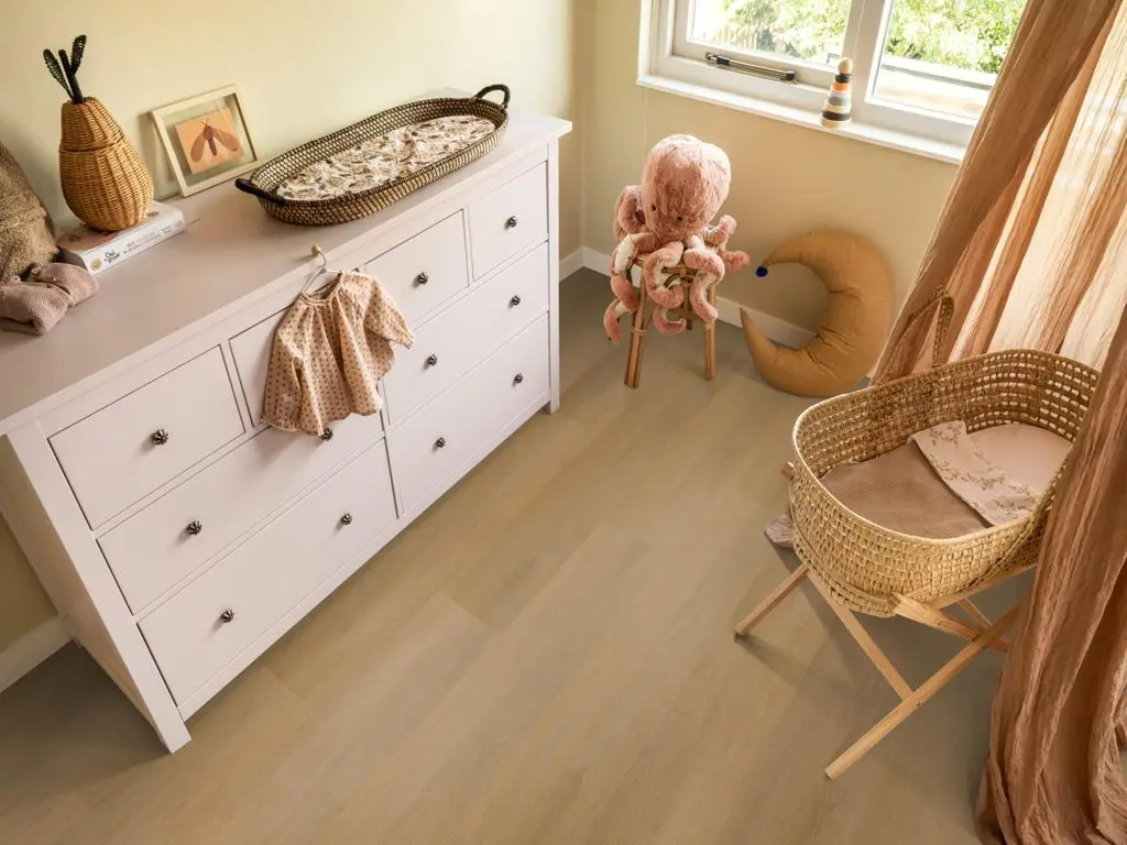 Ruimte met de pvcvloer Ambiant Sentima Dryback dark oak (sfeerbeeld 2)