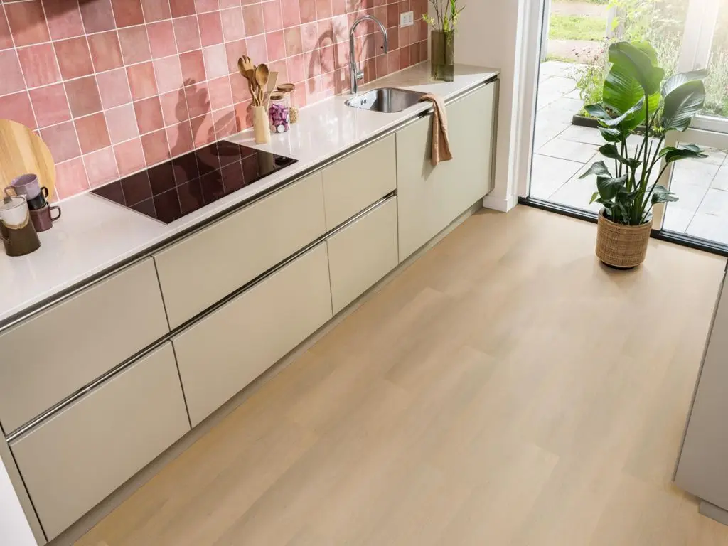 Ruimte met de pvcvloer Ambiant Sentima Dryback dark oak (sfeerbeeld 3)