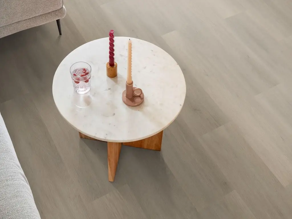 Ruimte met de pvcvloer Ambiant Sentima Dryback smoky
