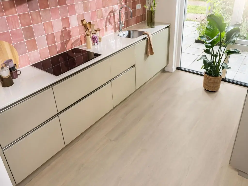 Ruimte met de laminaatvloer Ambiant Sereno Warm eiken