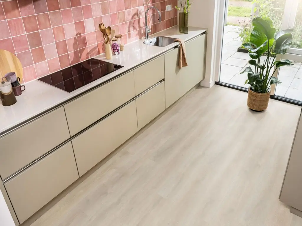 Ruimte met de laminaatvloer Ambiant Sunny Oak Beige eiken