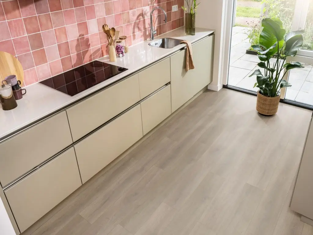 Ruimte met de laminaatvloer Ambiant Sunny Oak Smoky eiken