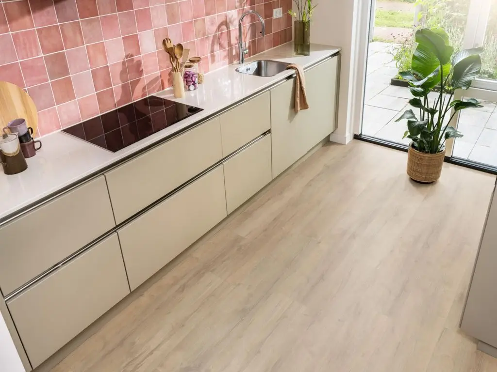 Ruimte met de laminaatvloer Ambiant Superior Oak Licht eiken