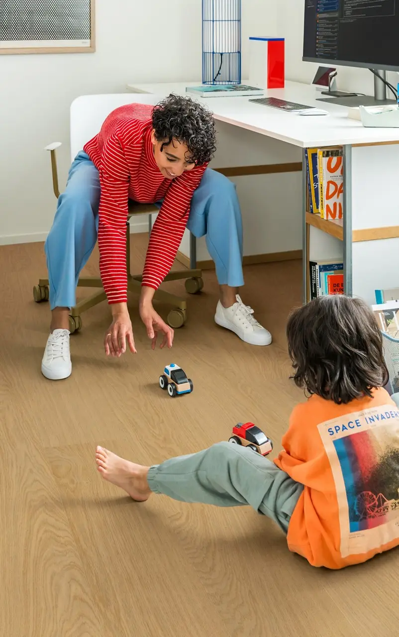 Ruimte met de pvcvloer Quick-Step Bloom Pure honing eik