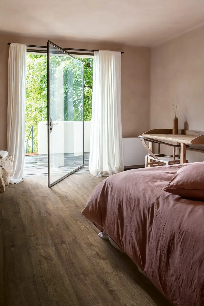 Ruimte met de pvcvloer Quick-Step Bloom Herfstchocoladebruine eik