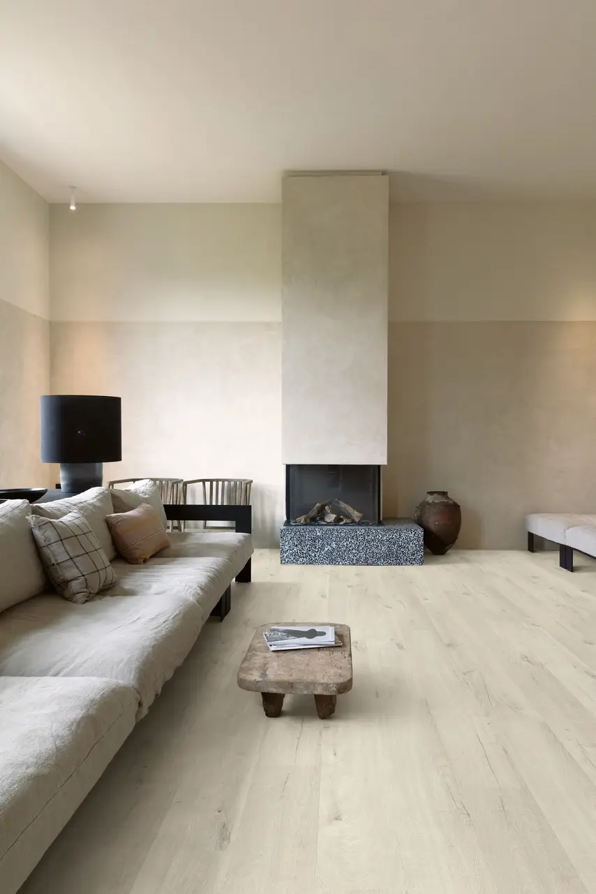 Ruimte met de pvcvloer Quick-Step Bloom Katoenwitte eik blush