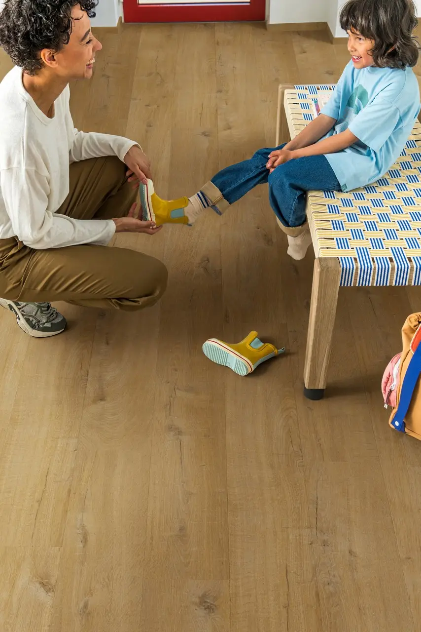 Ruimte met de pvcvloer Quick-Step Bloom Katoen diep naturelle eik