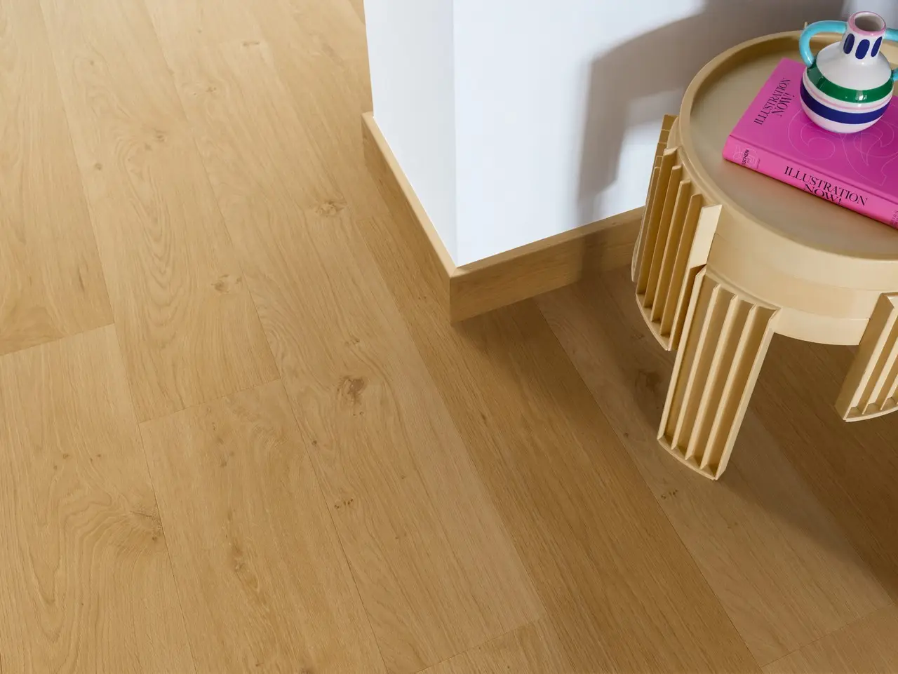 Ruimte met de pvcvloer Quick-Step Blos Kusteik honing