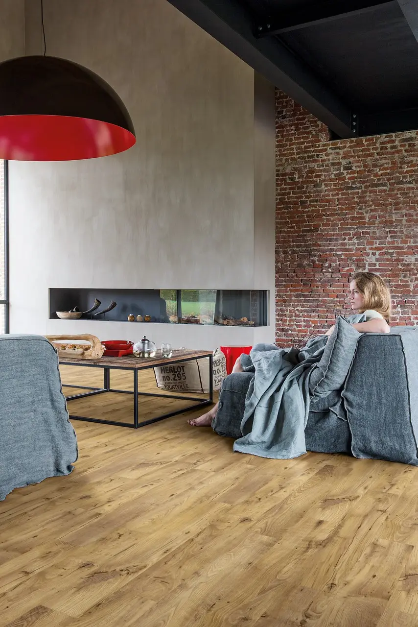 Ruimte met de pvcvloer Quick-Step Blos base Vintage naturelle kastanje