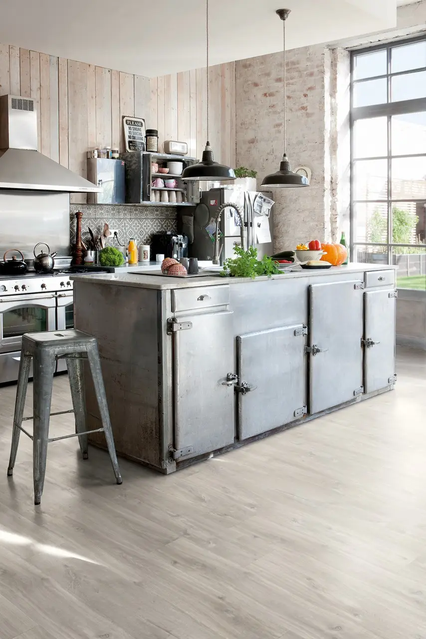 Ruimte met de pvcvloer Quick-Step Blos base Canyon grijze eik met zaagsneden