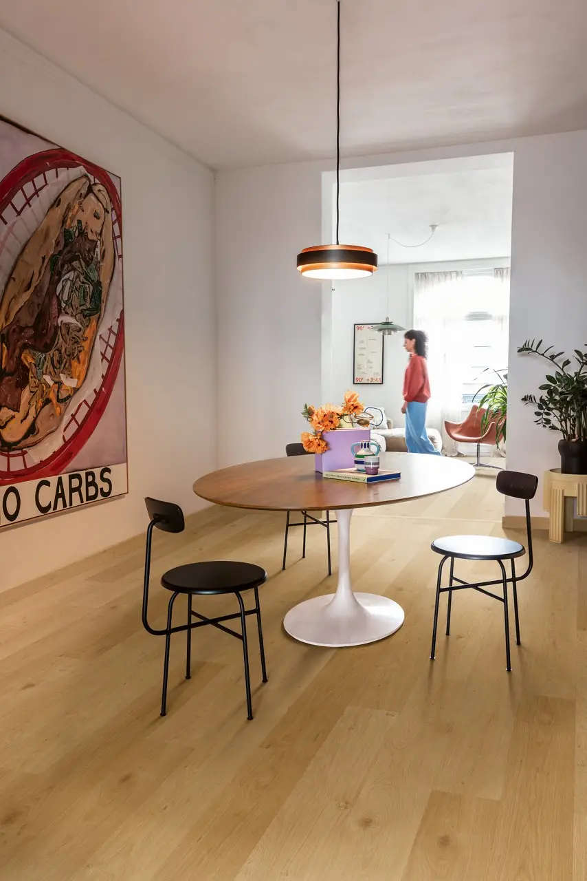 Ruimte met de pvcvloer Quick-Step Blos base Kusteik honing