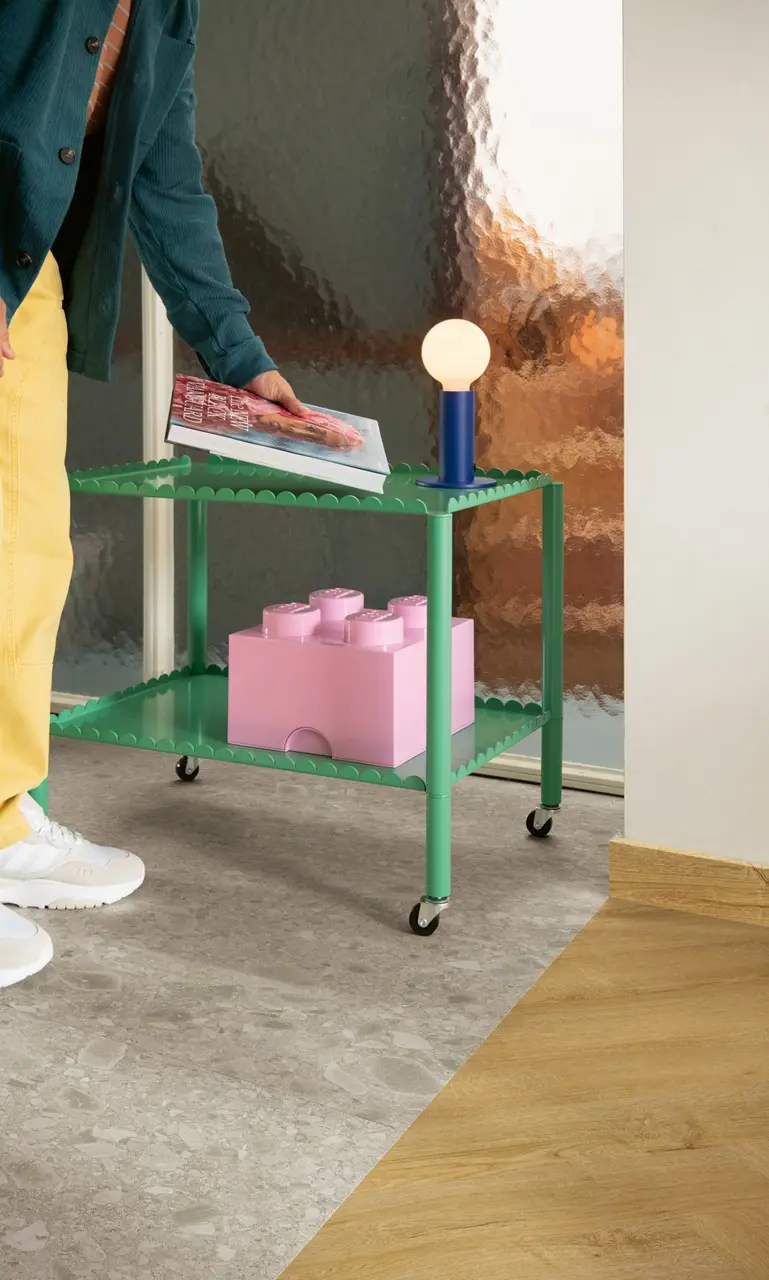 Ruimte met de pvcvloer Quick-Step Blush Stronk warm grijs