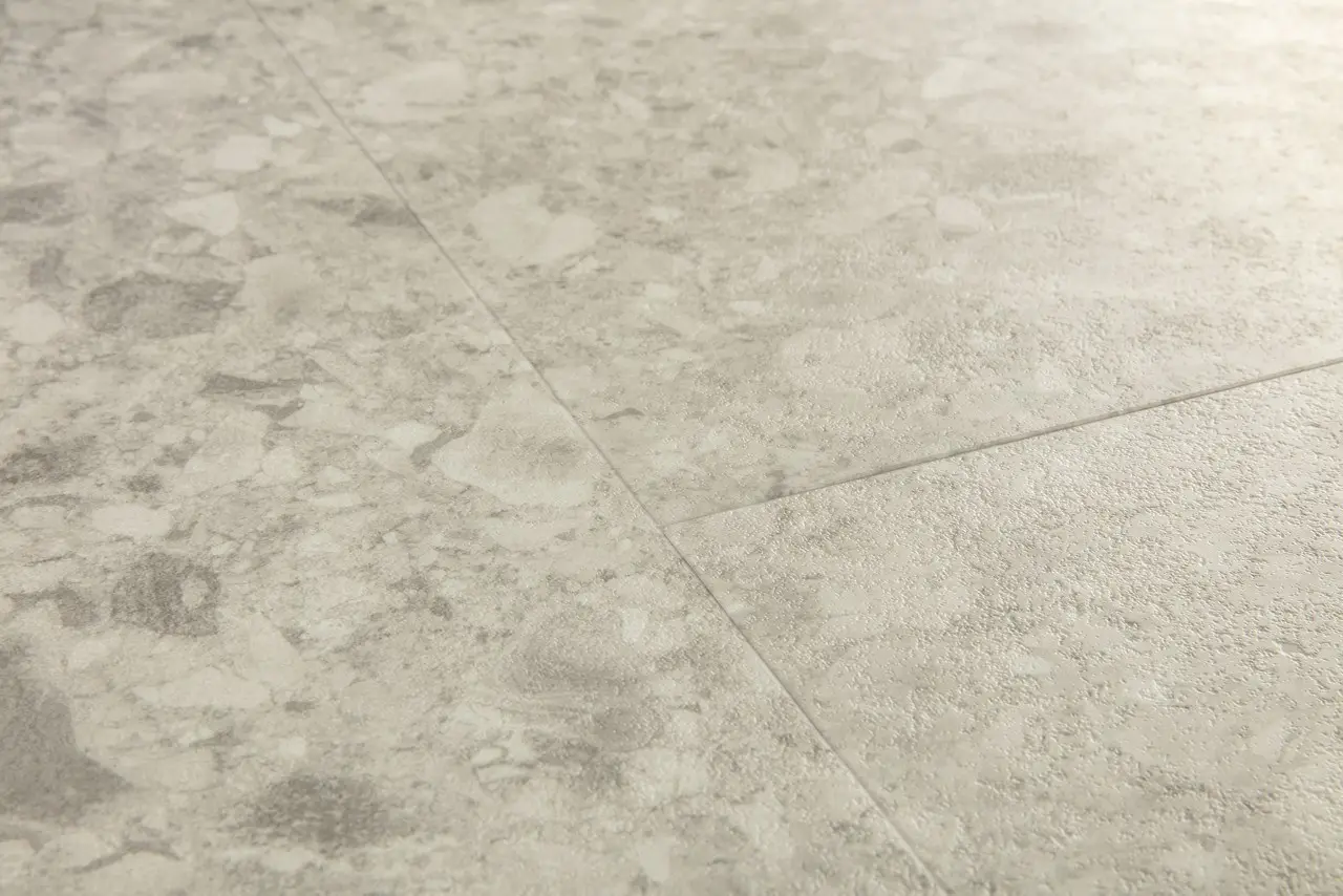 Close-up van de structuur van Quick-Step Blush Stronk warm grijs
