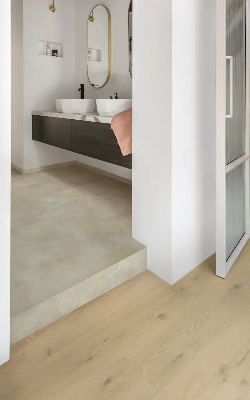 Ruimte met de pvcvloer Quick-Step Blush Cement warm beige