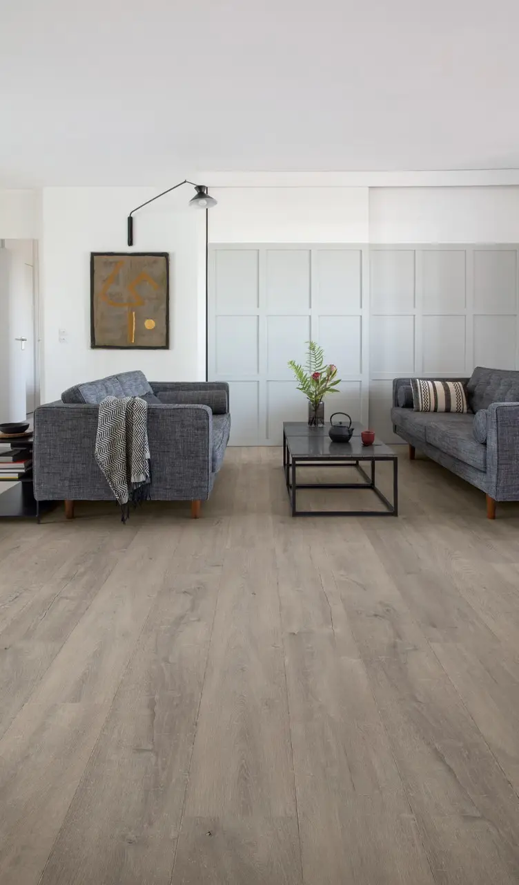 Ruimte met de laminaatvloer Quick-Step Capture Patina grijze eik