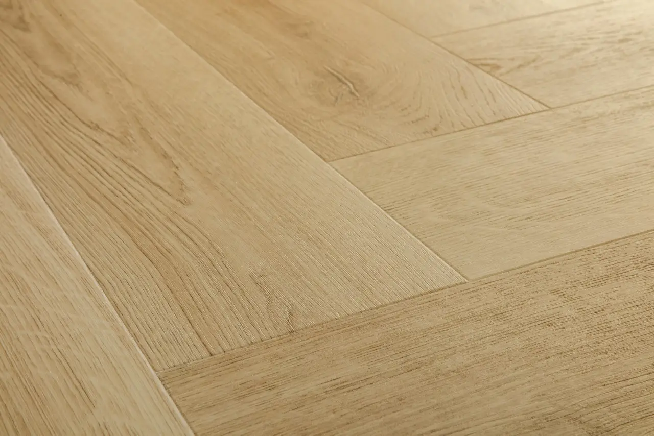 Close-up van de structuur van Quick-Step Ciro Botanisch beige