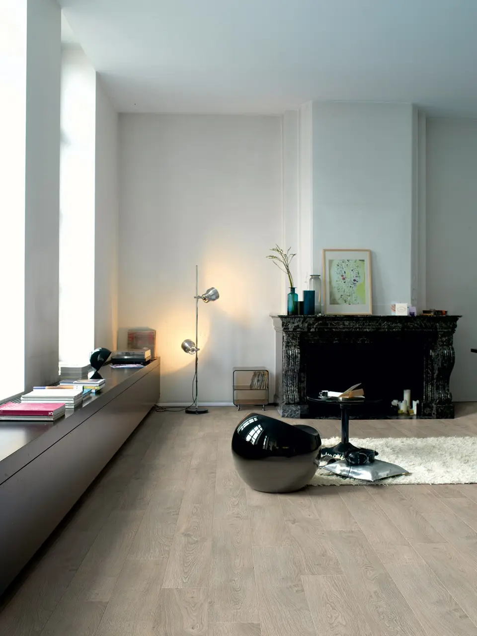 Ruimte met de laminaatvloer Quick-Step Classic Oude lichtgrijze eik