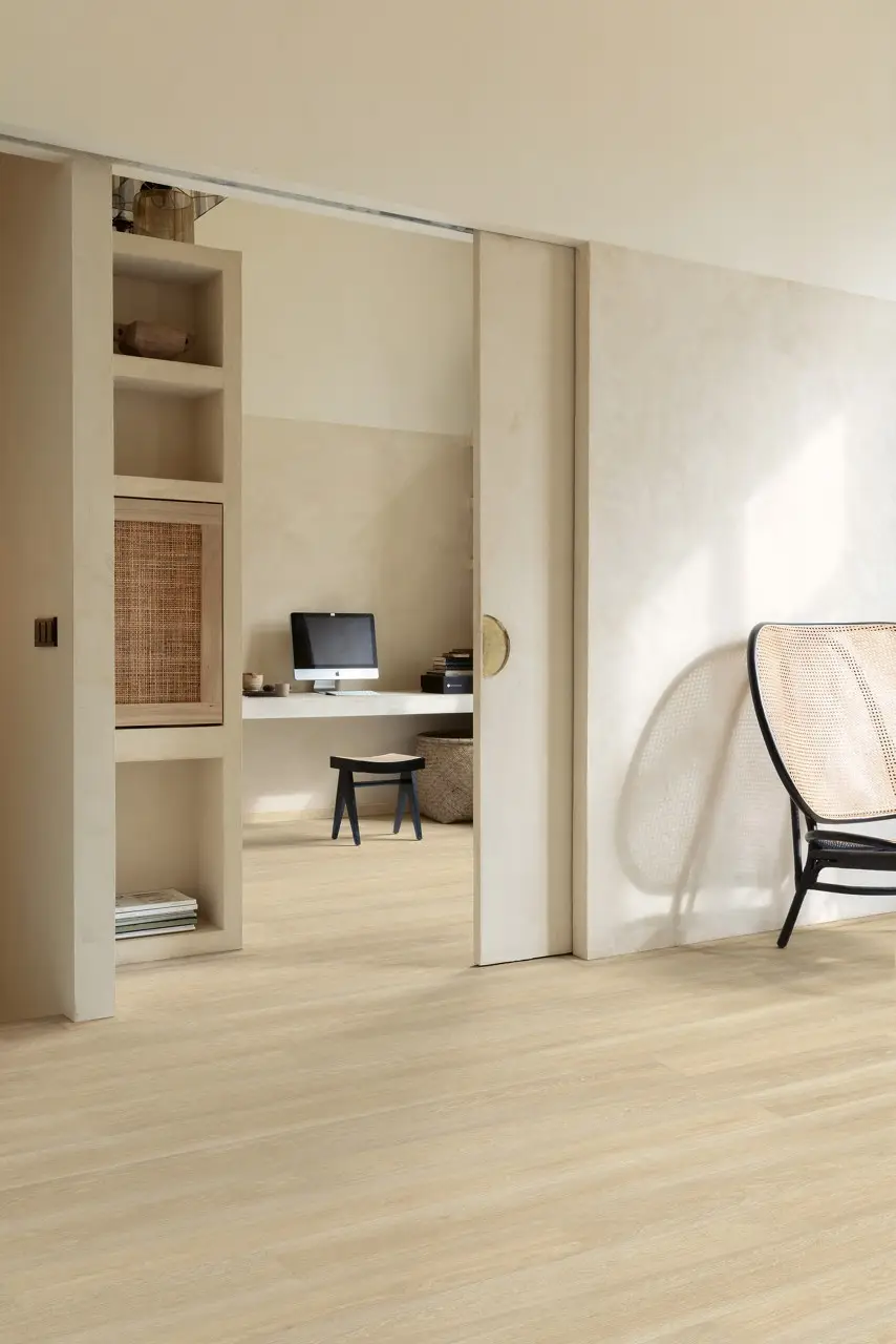 Ruimte met de laminaatvloer Quick-Step Eligna Engelse beige eik