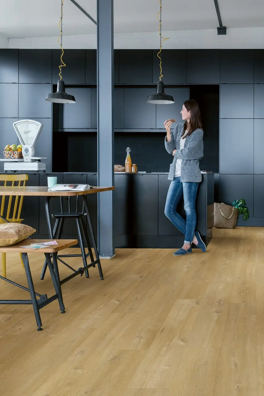 Ruimte met de pvcvloer Quick-Step Fuse Linnen eik medium naturel