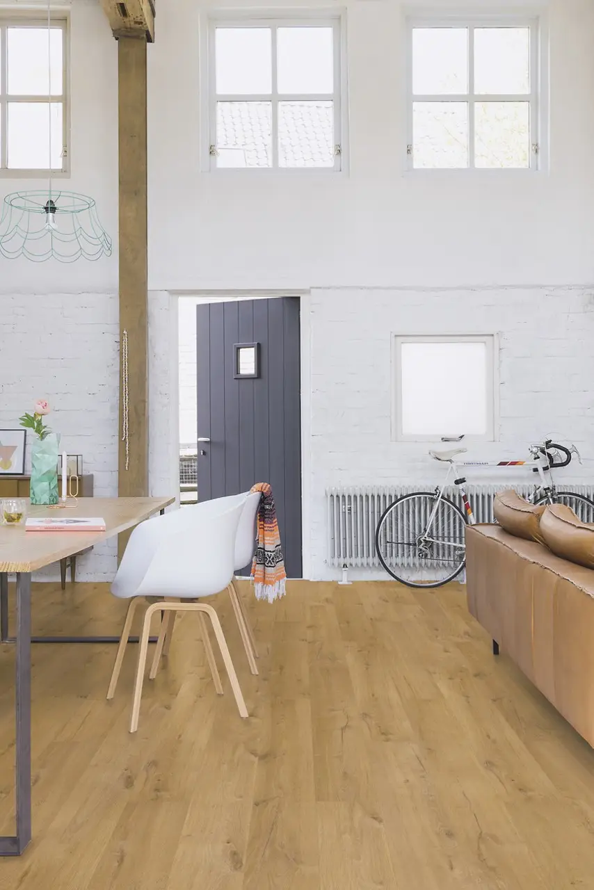 Ruimte met de laminaatvloer Quick-Step Impressive Zachte naturelle eik