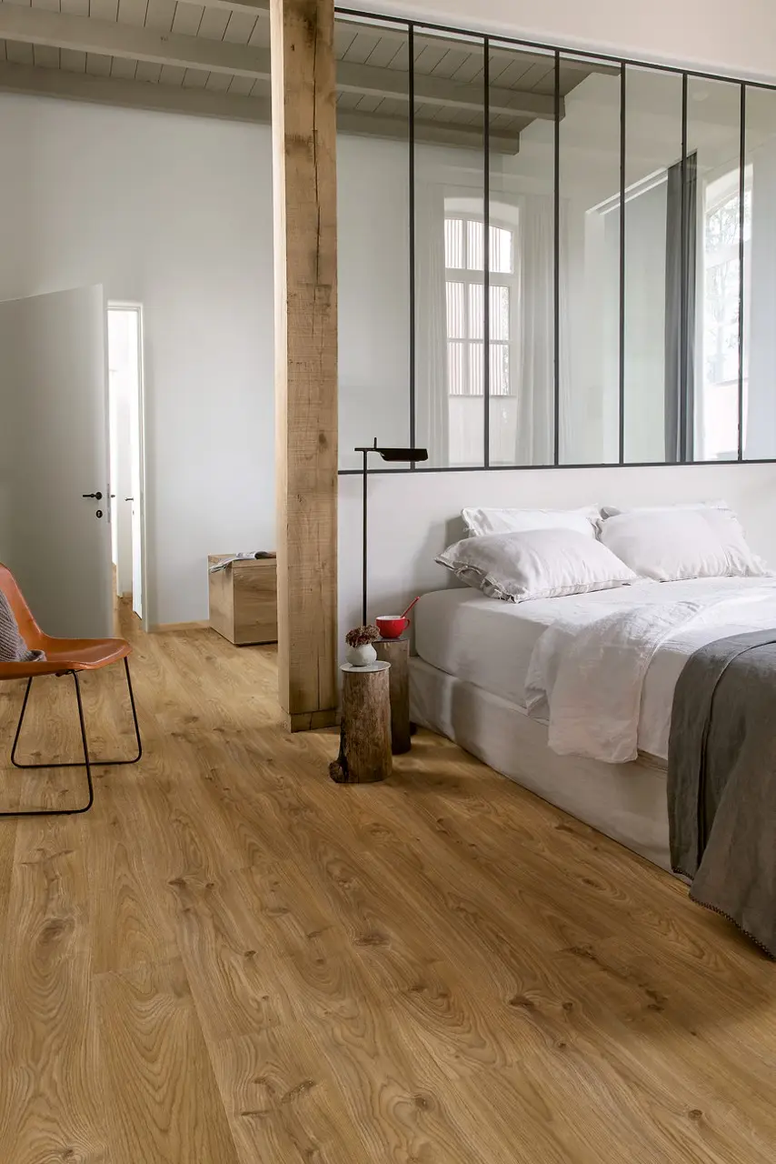 Ruimte met de pvcvloer Quick-Step Liv Landelijke charme medium bruin