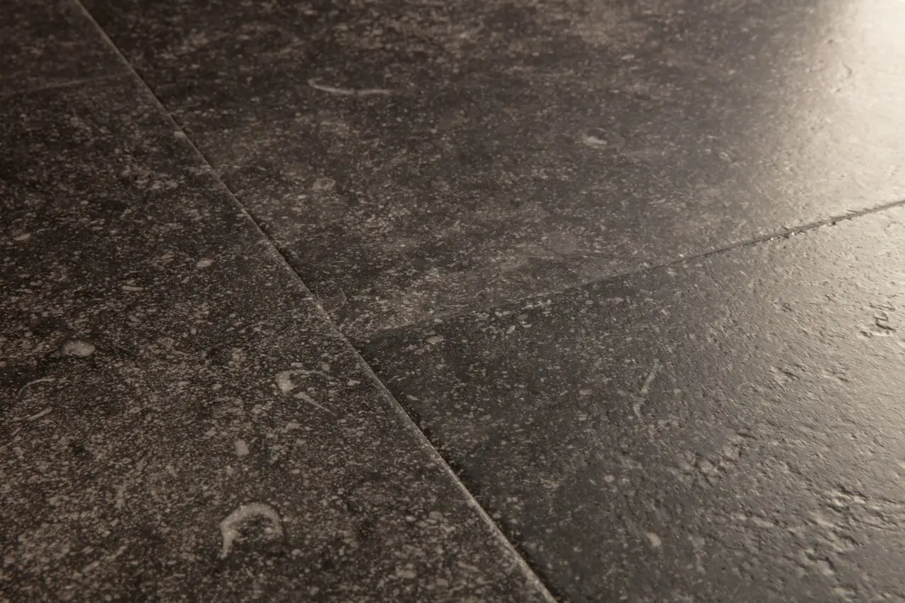 Close-up van de structuur van Quick-Step Muse Gerookte blauwsteen