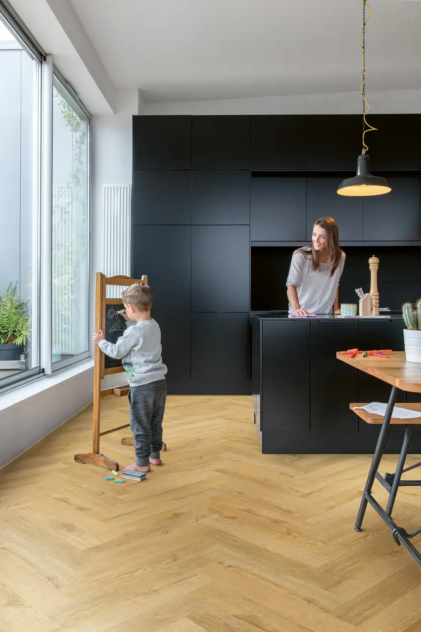 Ruimte met de pvcvloer Quick-Step Pristine Herfst eik honing