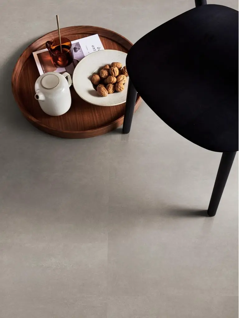 Ruimte met de pvcvloer vtwonen Basic Click SRC dark grey