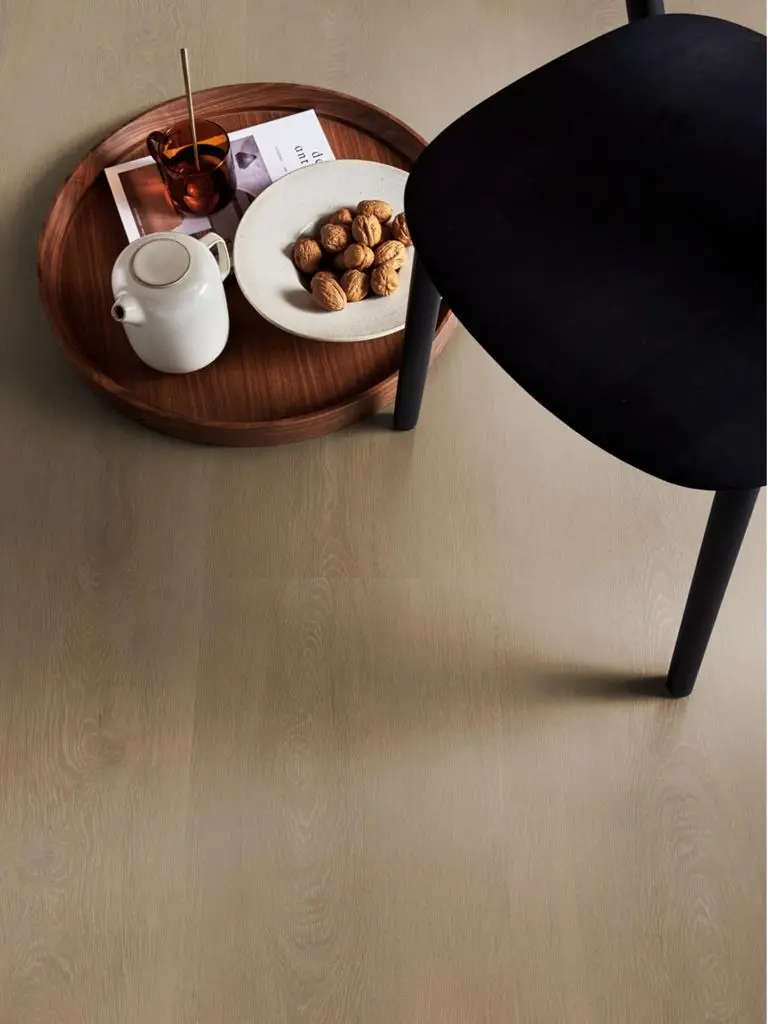 Ruimte met de pvcvloer vtwonen Wide board Dryback sun kissed