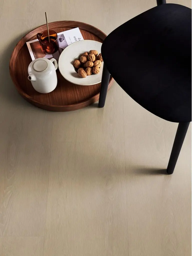 Ruimte met de pvcvloer vtwonen Wide board Click SRC warm natural